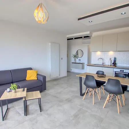 Evasion De Reve : 3p, Piscine, Tennis, Wifi, Park. アンティーブ