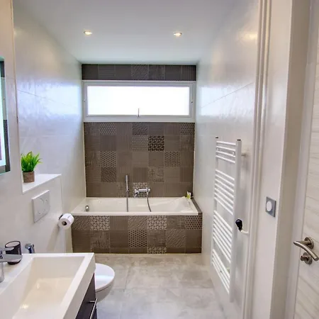 Evasion De Reve : 3p, Piscine, Tennis, Wifi, Park.